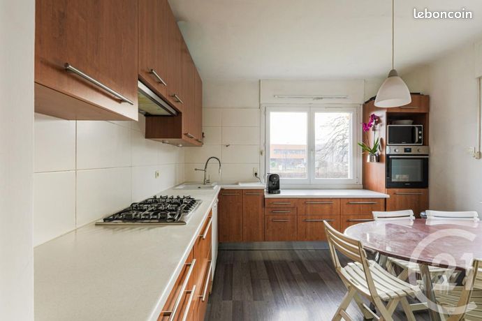 Maison 9 pièces 220 m² — 9