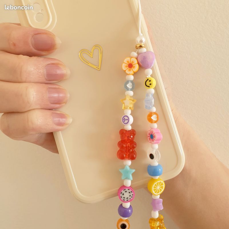 Bijou de téléphone multicolore Personnalisable (image 1)