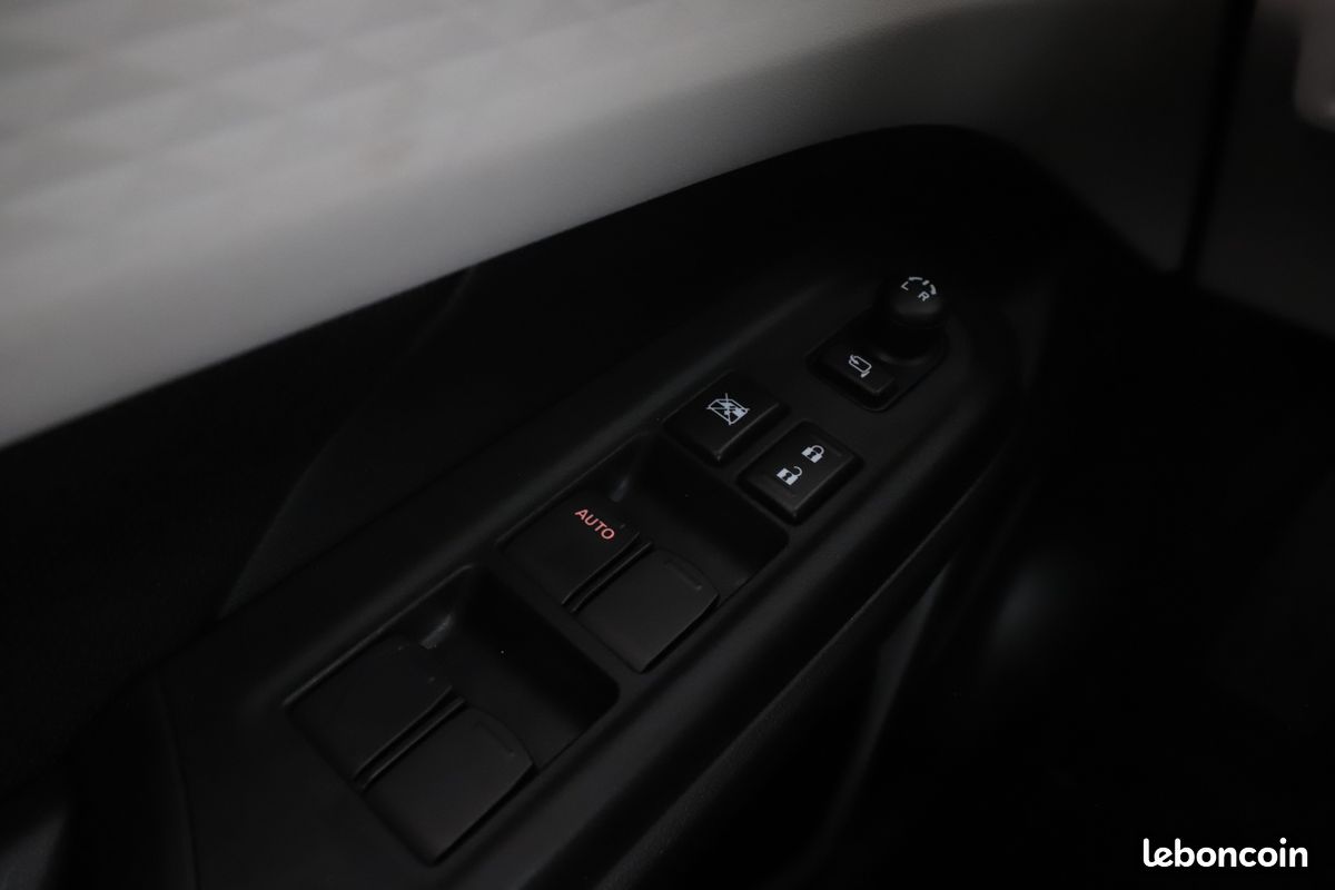 Suzuki Swift V 1.2 DualJet Hybrid Pack Auto 83 ch (image 24)