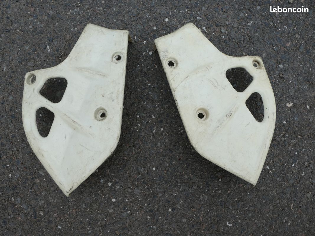 Ouïes de radiateur ( Yamaha ? ) (image 1)