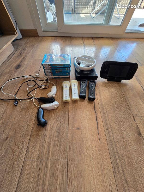 Nintendo Wii U complète + GamePad + 4 manettes + jeux + accessoires – 50 (image 1)