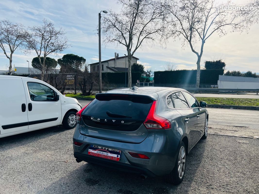 Volvo V40 Summum 190 cv bva Cuir Camera Distribution Neuve Garantie (image 4)