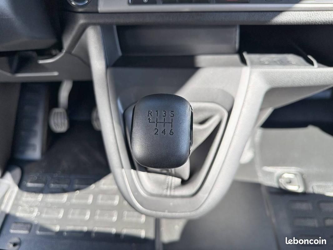 Peugeot Expert FOURGON FGN M DIESEL 150 CH MANUELLE (image 14)
