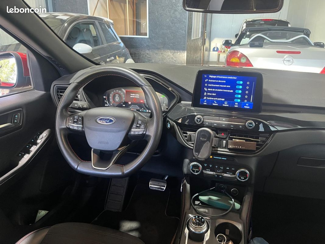 FORD KUGA 2.5 Duratec 225 ch PHEV e-CVT ST-Line CAMERA DE RECUL - DETECTEUR D'ANGLE MORT - REGULATEUR ADDAPTAT (image 17)