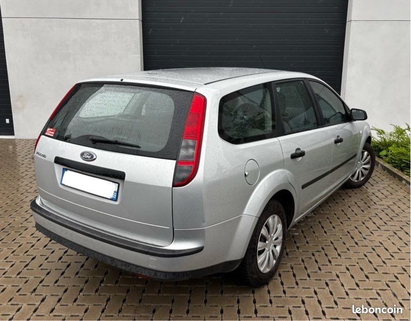 FORD FUCUS SW 1.6 100ch - CLIMATISATION - ENTRETIEN FORD (image 4)