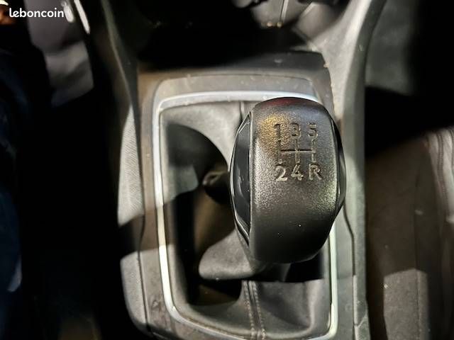 Peugeot 308 1.5 BlueHDI 100ch Active (image 12)