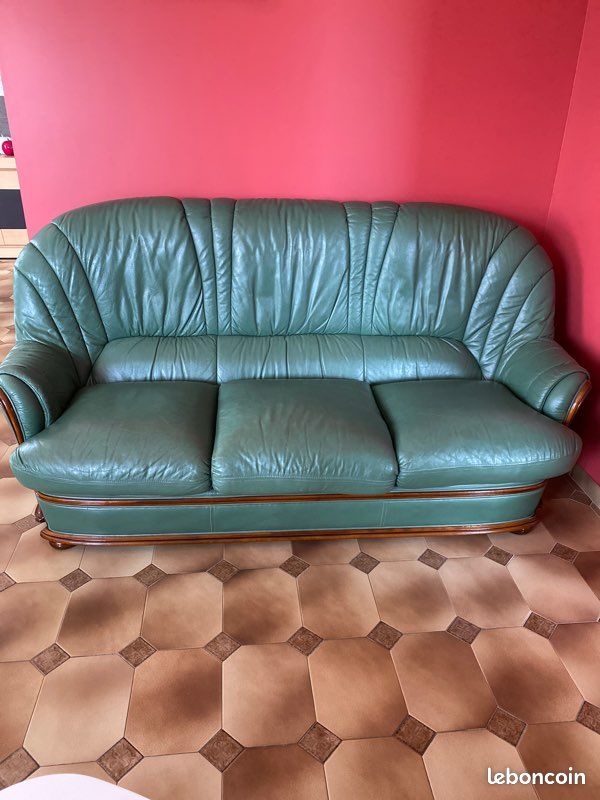 Canapé vert en cuir + deux fauteuils (image 1)
