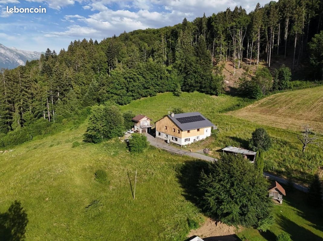 Maison 8 pièces 200 m² · à La Rivière-Enverse · 200 m² · 699 000 €