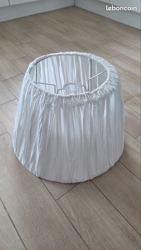 Abat-jour plissé tissu blanc - Style chic / bohème (image 1)