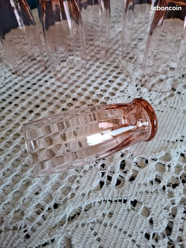 9 jolis verres à digestifs anciens en verre soufflé rose en excellent état (image 2)