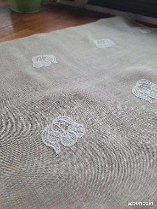 Chemin de table en voile de lin (image 1)