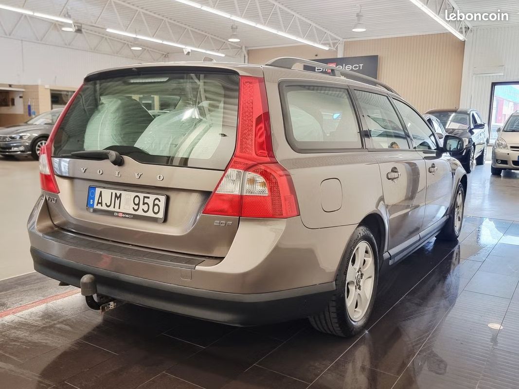 Volvo V70 2.0F 145CH Flexifuel Kinetic - Suivi Complet - BVM - Attelage - 170000KM (image 4)