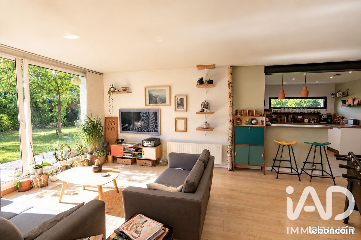 Maison 6 pièces 143 m² · à Voisins-le-Bretonneux · 143 m² · 568 000 €