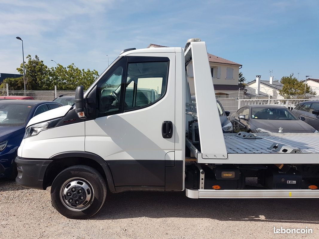 Iveco Daily V (2) 35C18 3.0 HPI 180 3T5 BVM6 Dépanneuse Porte Voiture Plateau Coulissant 131.002 Km (image 18)