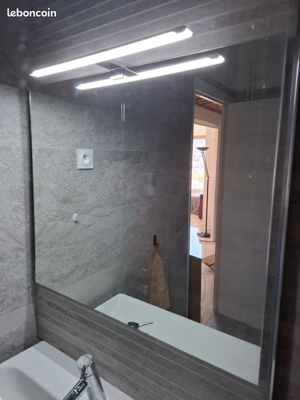 Miroir salle de bain et éclairage Led neuf 80x70 (image 1)