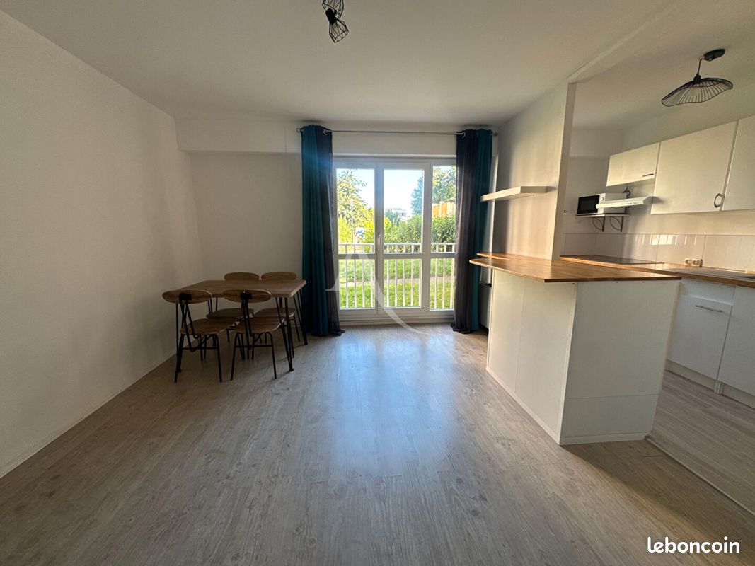 Appartement 1 pièce 29 m² · à Les Ulis · 29 m² · 750 €