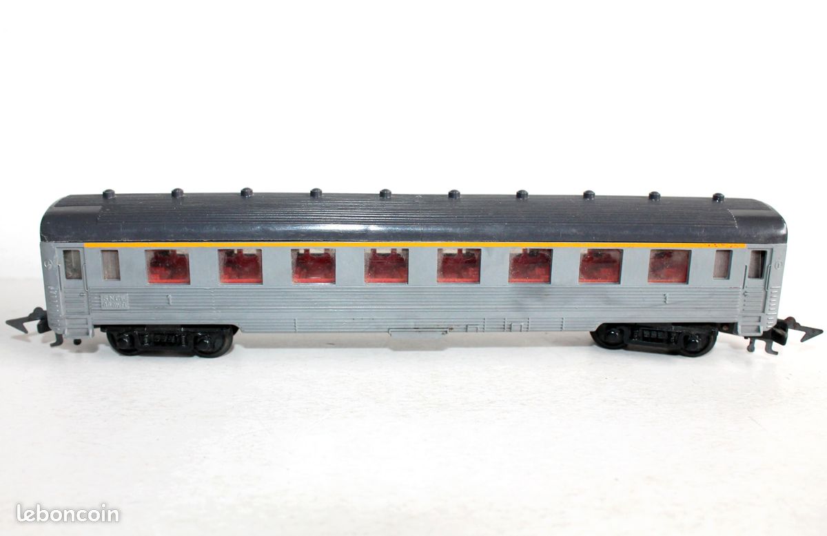 La voiture voyageurs 1er Classe du TGV Sud Est miniature par Fobbi au H0
