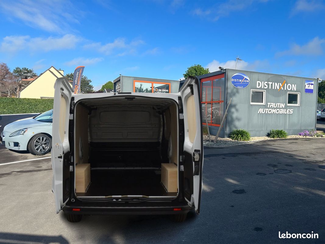 Renault Trafic Van L2H1 Advance 3T Blue dCi 150 Auto - Leasing (image 2)