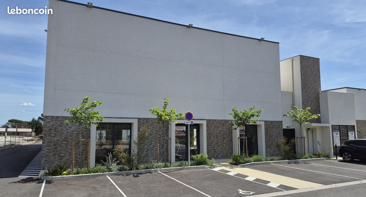 Local commercial 1 pièce 550 m² · à Cuers · 550 m² · 1 800 000 €