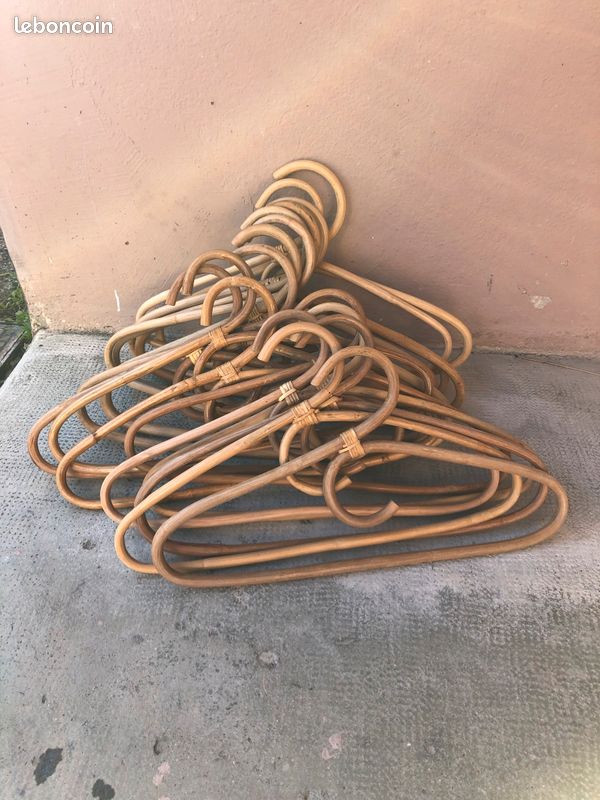 Vends CINTRES ROTIN (image 1)