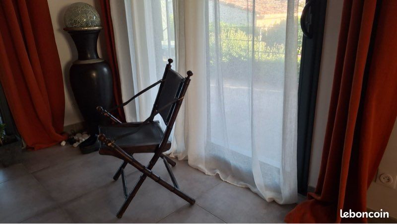 Chaise en cuir et bois coloniale (image 3)