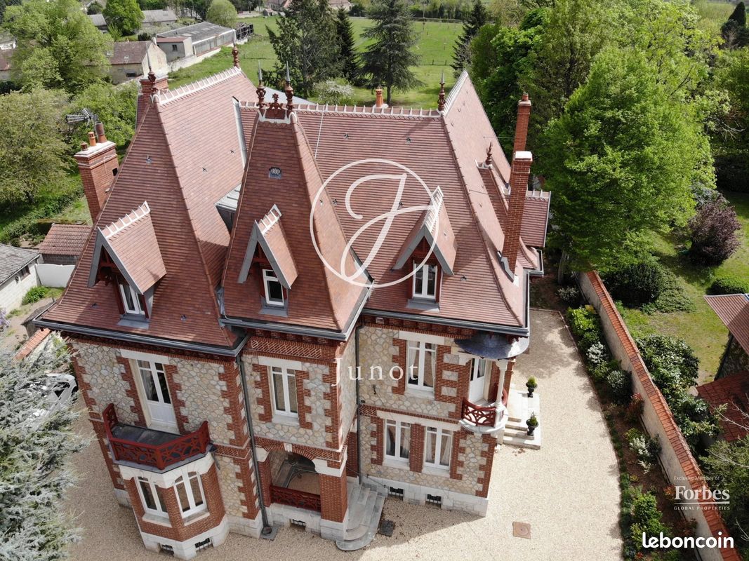 Maison 10 pièces 394 m² · à Sancoins · 394 m² · 650 000 €