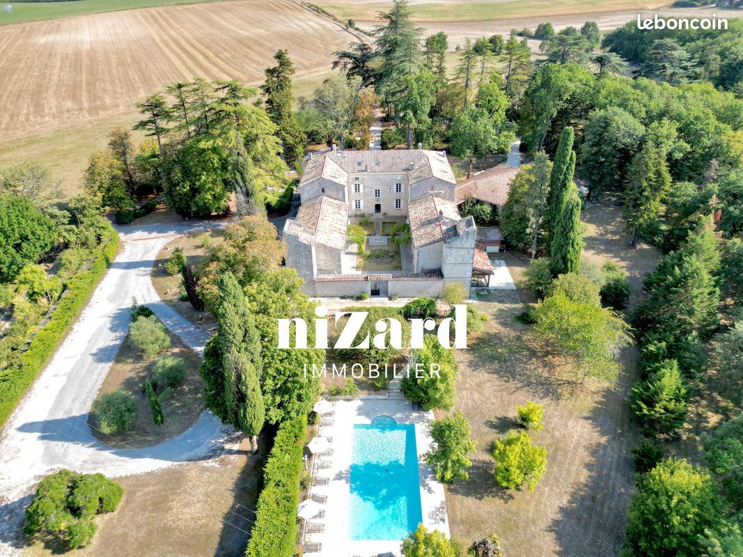 Maison 33 pièces 1800 m² · à Saint-Beauzeil · 1 800 m² · 1 484 000 €