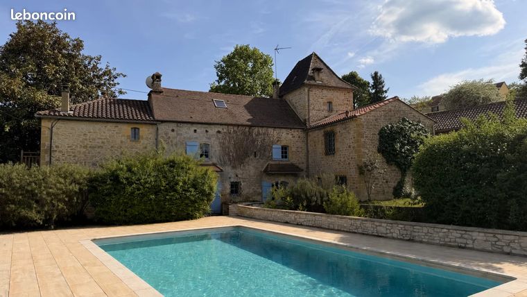 Propriété 8 pièces 230 m²