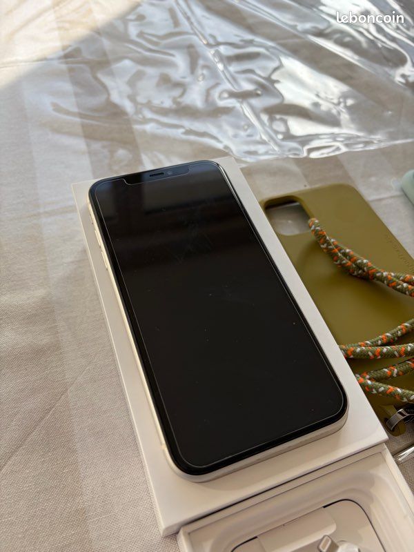 IPhone 11 blanc 128GO + accessoires (image 3)