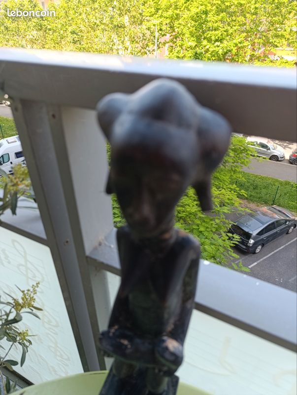 Statue africaine avec son bébé, bois brut (image 7)