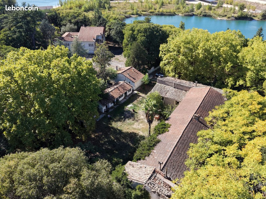 Maison 20 pièces 1205 m² · à Vergèze · 1 205 m² · 1 145 000 €