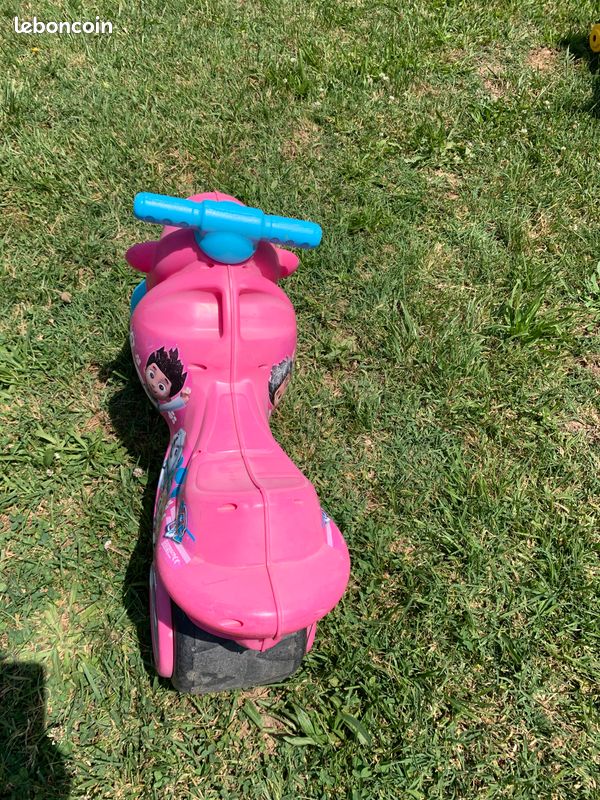 Moto porteur rose (image 2)