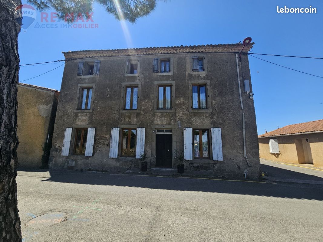 Maison 9 pièces 417 m² · à Badens · 417 m² · 287 000 €