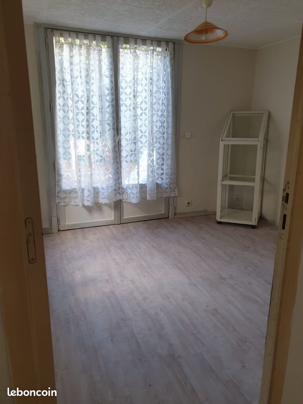 Petite Maison de 35 M2 avec son jardin privatif dans une coprorpiété — free download