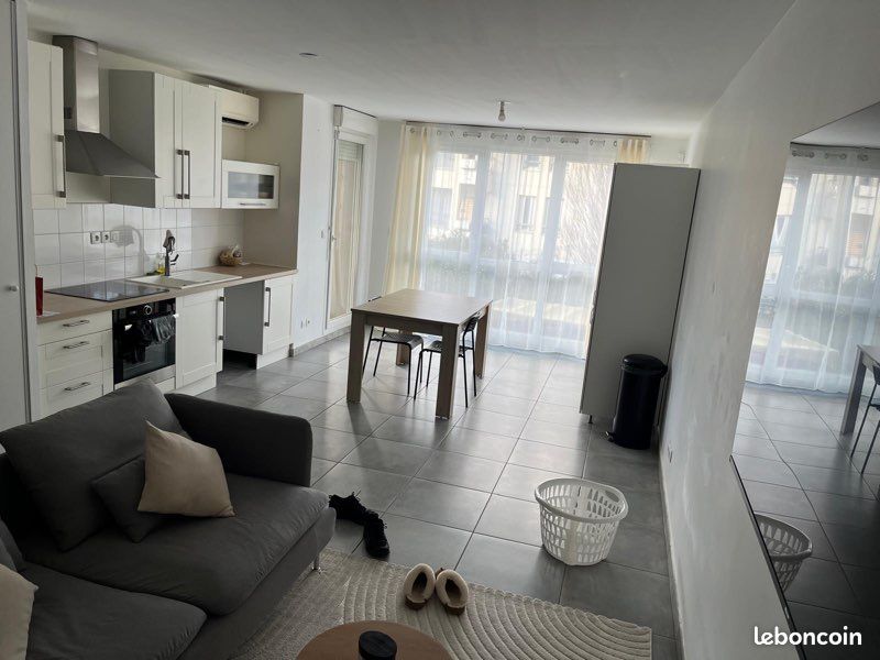 Appartement 3 pièces 64 m² · à Vénissieux · 64 m² · 950 €/mois