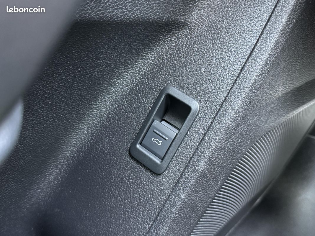 AUDI Q3 35 TDI 150 ch S tronic 7 S line (image 26)