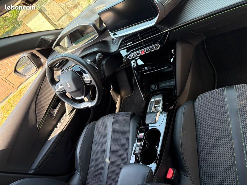 Peugeot 208 GT 100 S&S EAT8 (image 1)