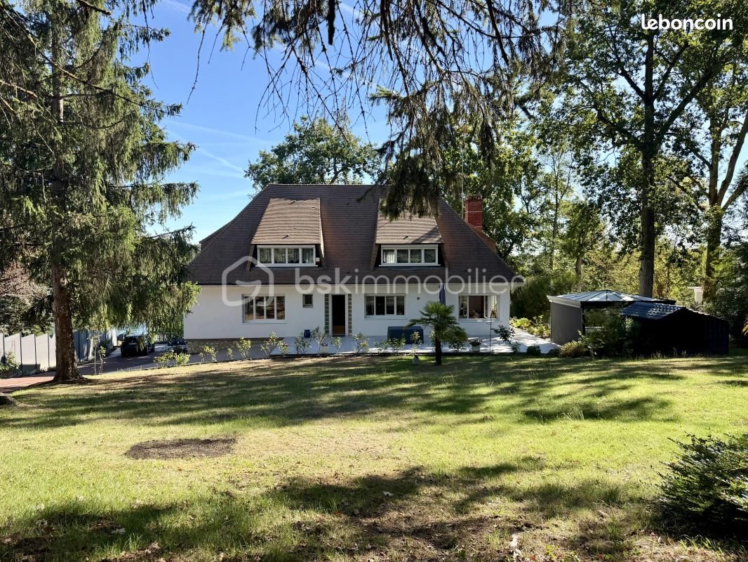 Maison 10 pièces 337 m² · à Boissise-le-Roi · 337 m² · 832 000 €