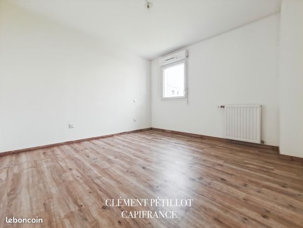 https://img.leboncoin.fr/api/v1/lbcpb1/images/62/f6/54/62f65459cac8eddb490c75551a02ec062bbb19f2.jpg?rule=ad-image