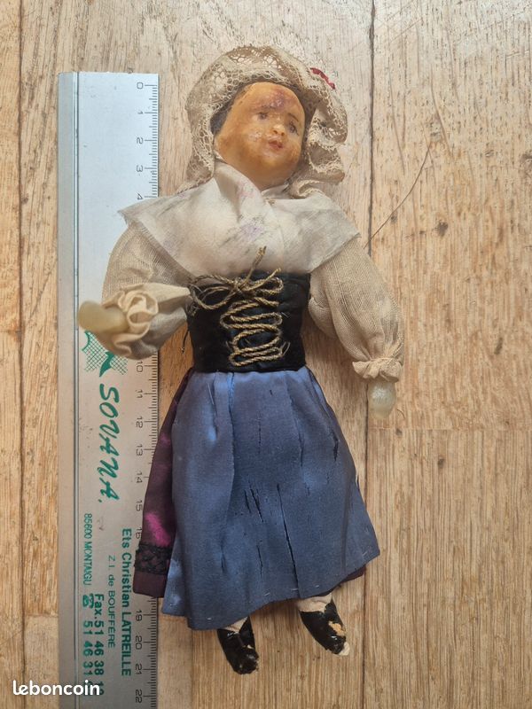 5 Petites poupées anciennes régionales - Collection