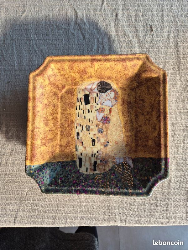 Vide poche porcelakn Wong Lee "le baiser" Gustav Klimr (image 1)
