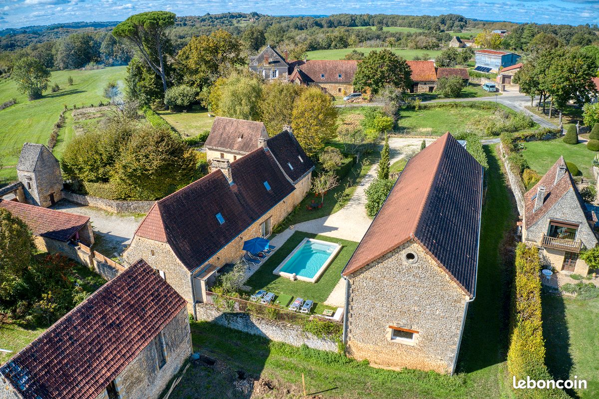 Maison 11 pièces 458 m² · à Archignac · 458 m² · 695 000 €