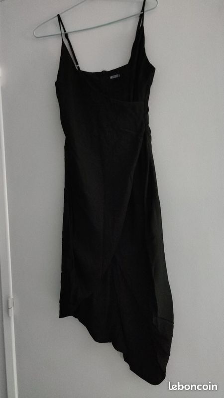 Robe-chemise Missguided Petite en Noir | ABOUT YOU
