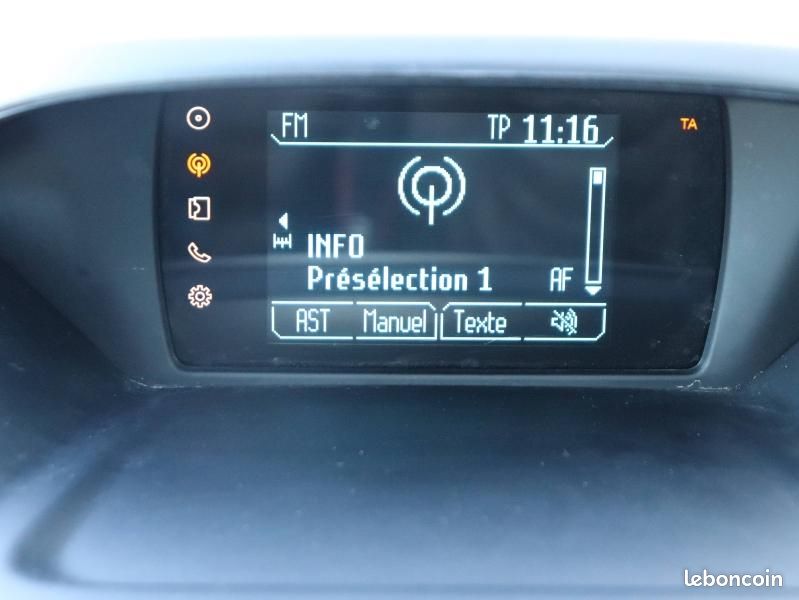 Ford B-MAX 1.0 SCTi 100ch EcoBoost Stop&Start Trend (image 16)