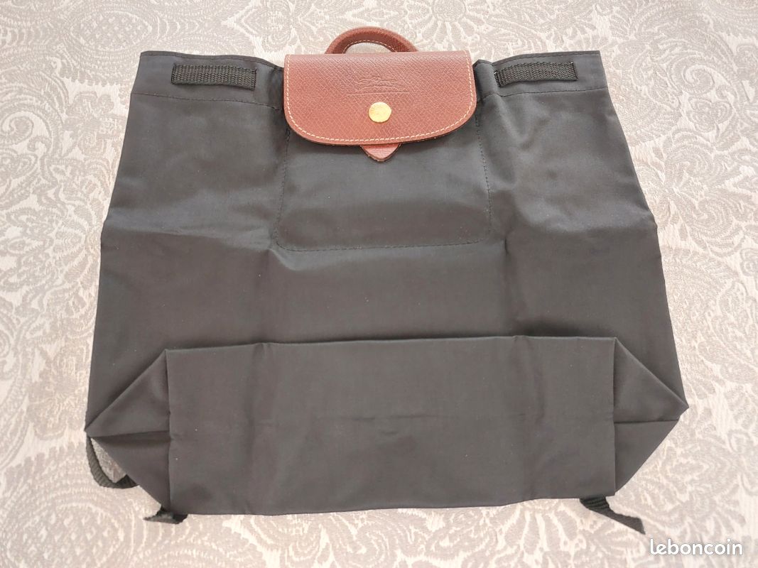 Sac à dos noir authentique pliable marque Longchamp état neuf (image 2)