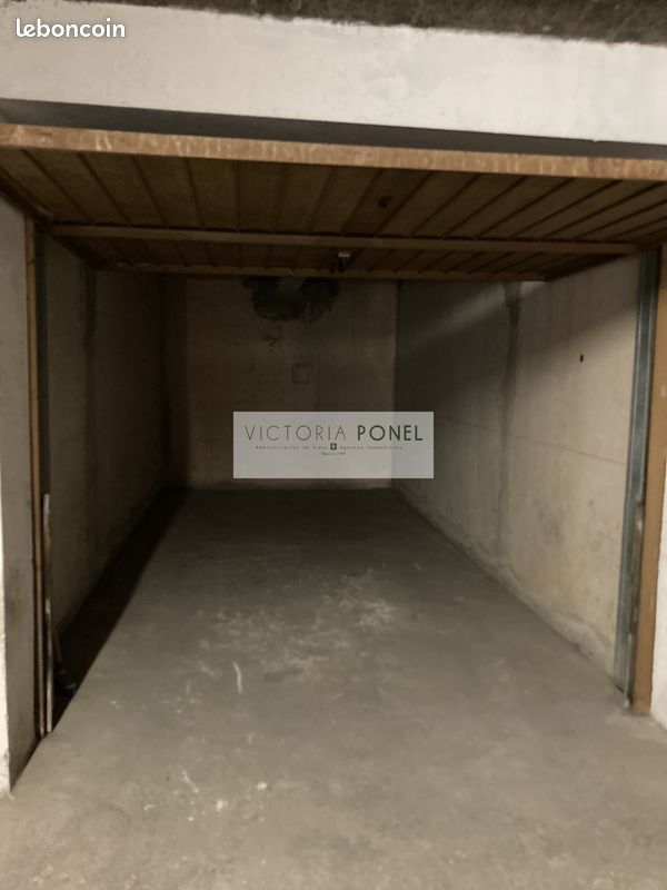 Parking/box Hyères · 139 €/mois