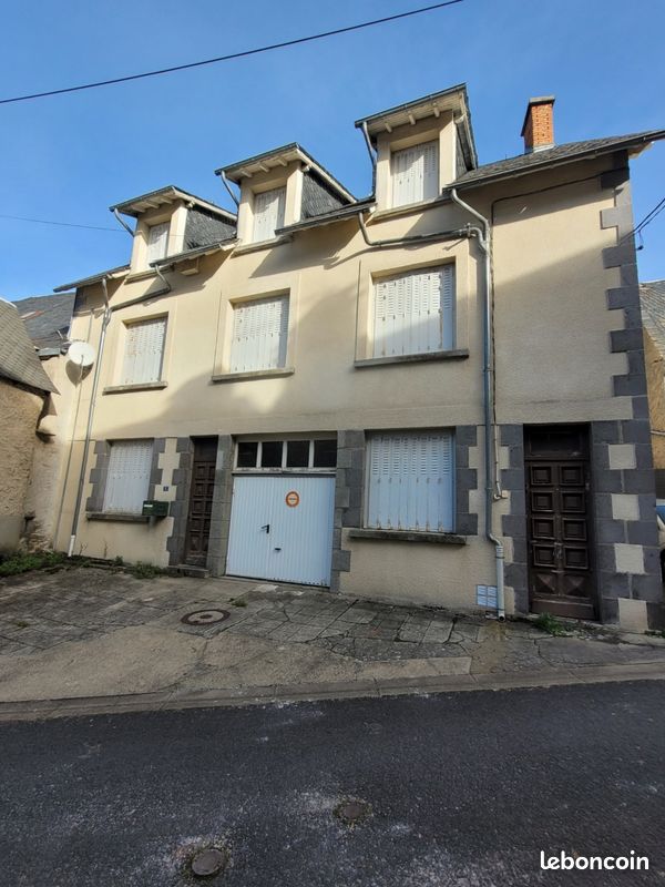 Maison 8 pièces 157 m² · à Tauves · 157 m² · 79 900 €