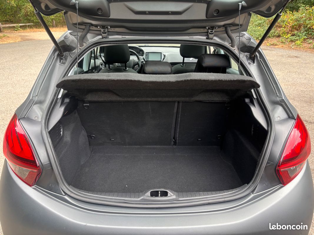 PEUGEOT Phase II 208 1.2 110 cv Allure (image 15)