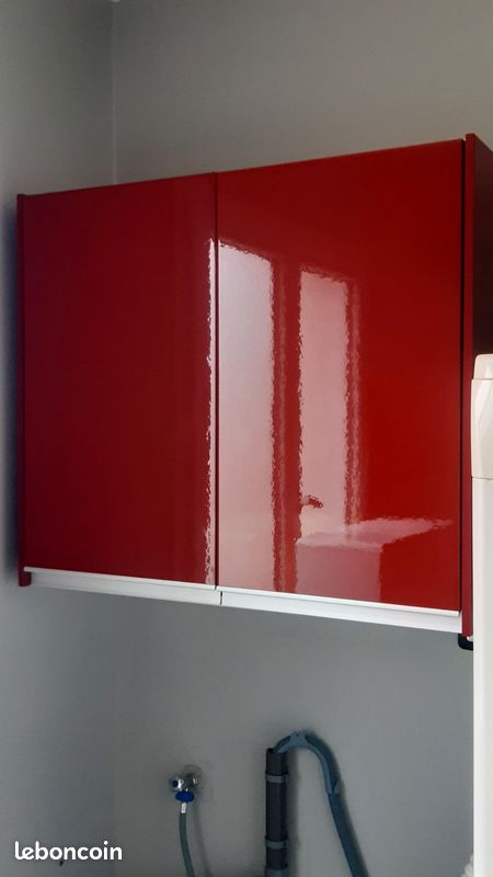 Meuble suspendu 2 portes laqué rouge brillant (image 1)