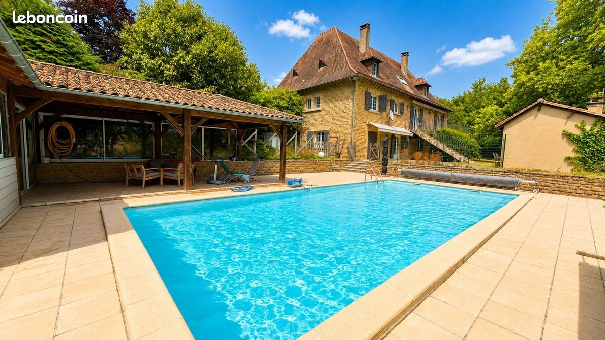 Maison 11 pièces 286 m² · à Église-Neuve-de-Vergt · 286 m² · 460 000 €